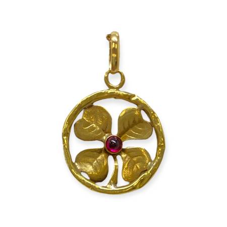 Pendentif trèfle rubis...