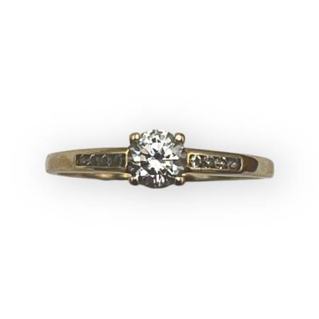 Bague or 375 et oxydes de...