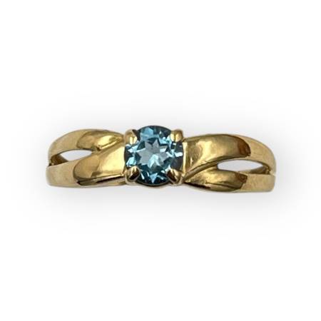 Bague or 750 et topaze bleue