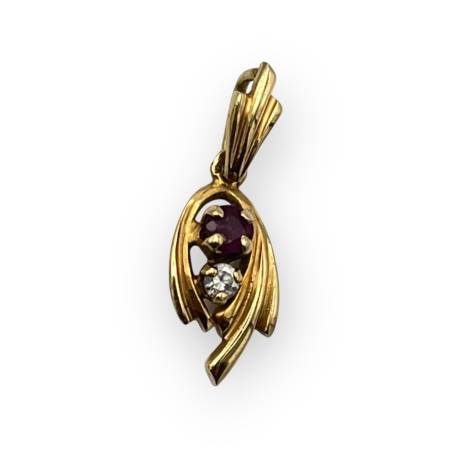 Pendentif or 750 rubis et...