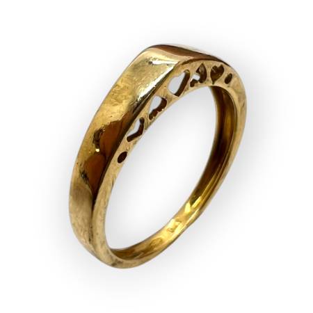 Bague en or 750 à motifs cœurs